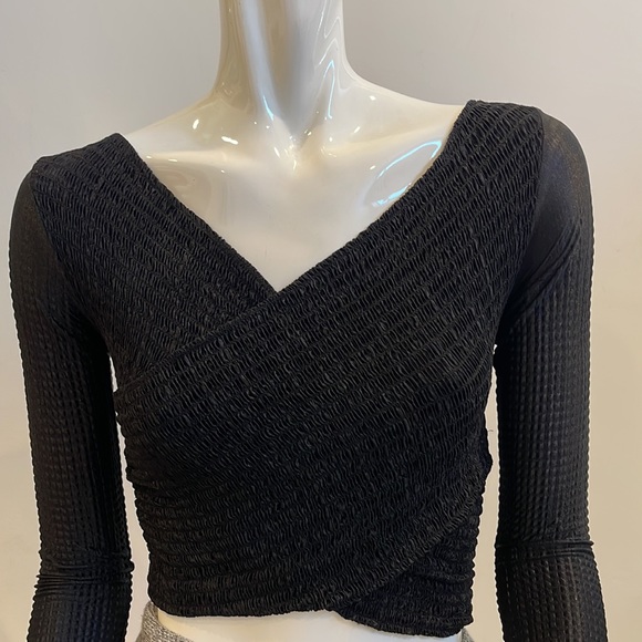 Perfect Condition Show Me Your Mumu Black Crop Top - Picture 3 of 12